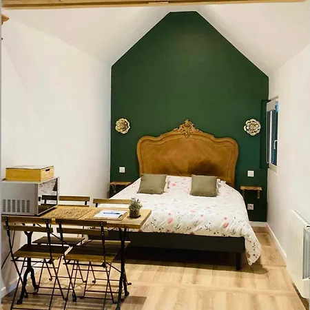 De La Chapelle Option Bed & Breakfast 3*